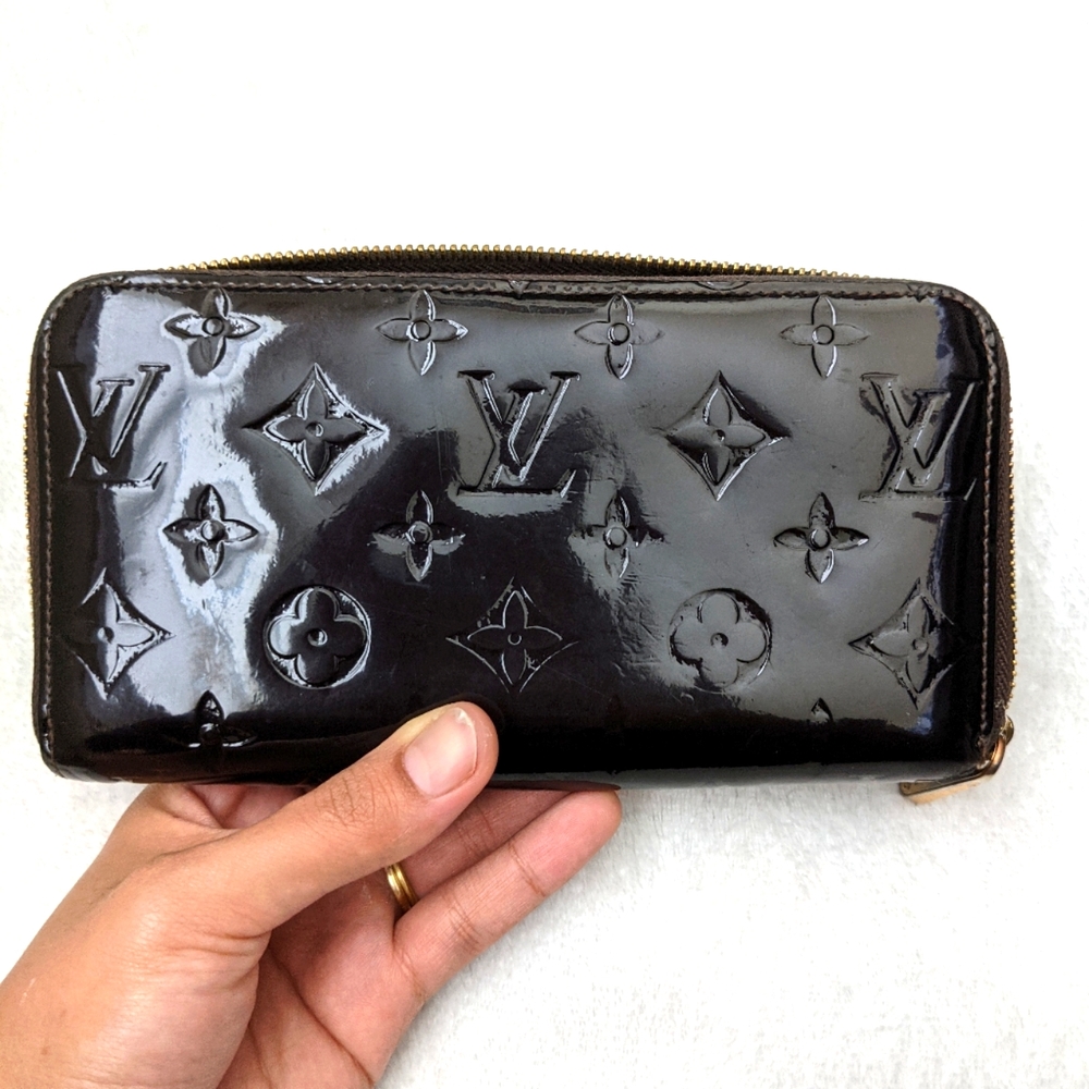 LOUIS VUITTON Vernis Purple Leather Zipp